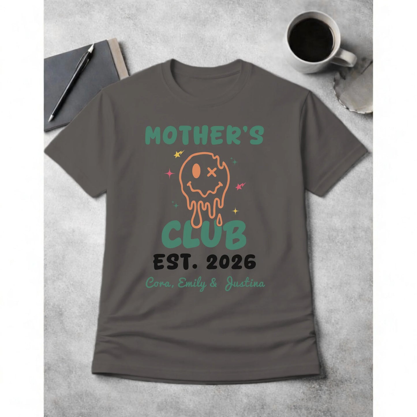 Personalized mom t-shirt in pepper with melting smiley face and kids names front view - Jollimate