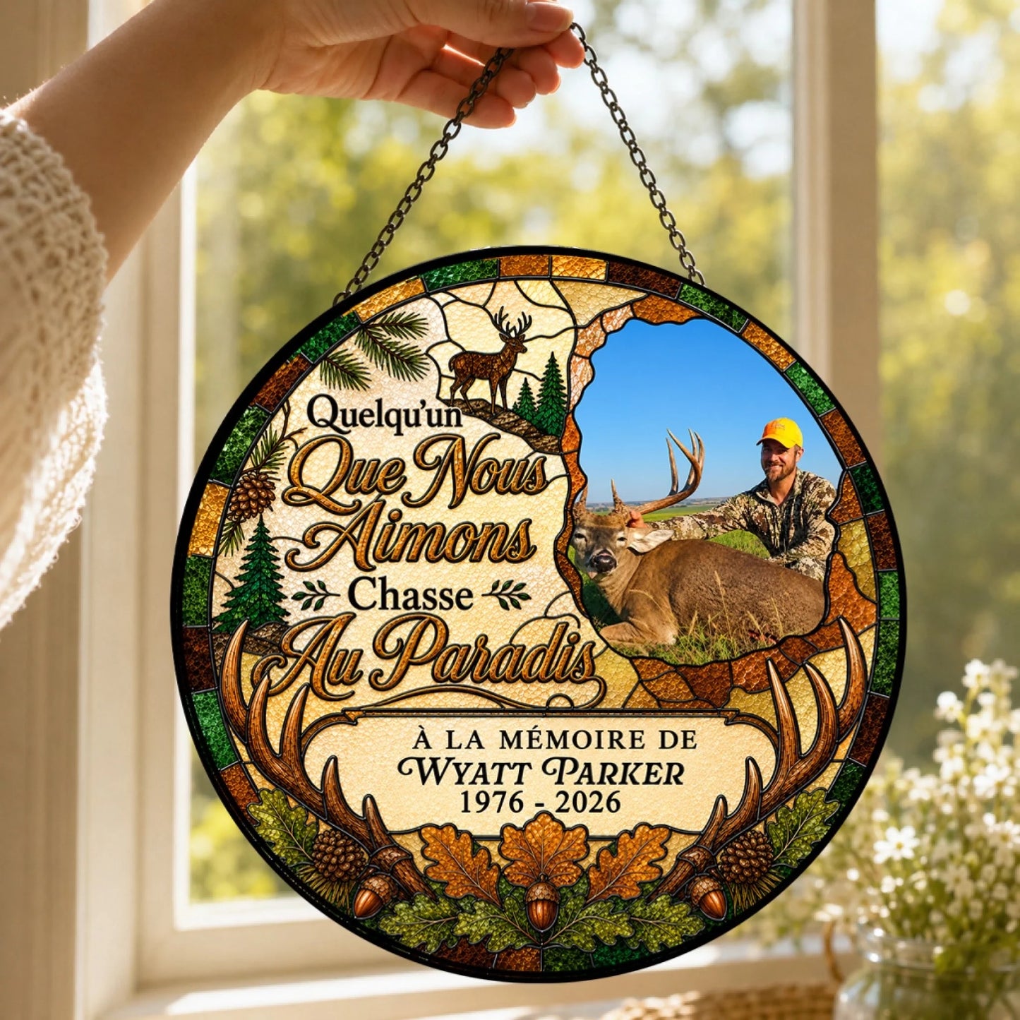 Attrape-soleil personnalise a la memoire de Wyatt Parker avec une photo de chasse et une citation commemorative.