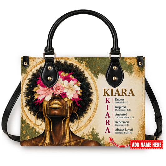 Personalisierte Damen Handtasche aus Kunstleder mit einer kunstlerischen Illustration einer Frau und Namen Kiara.