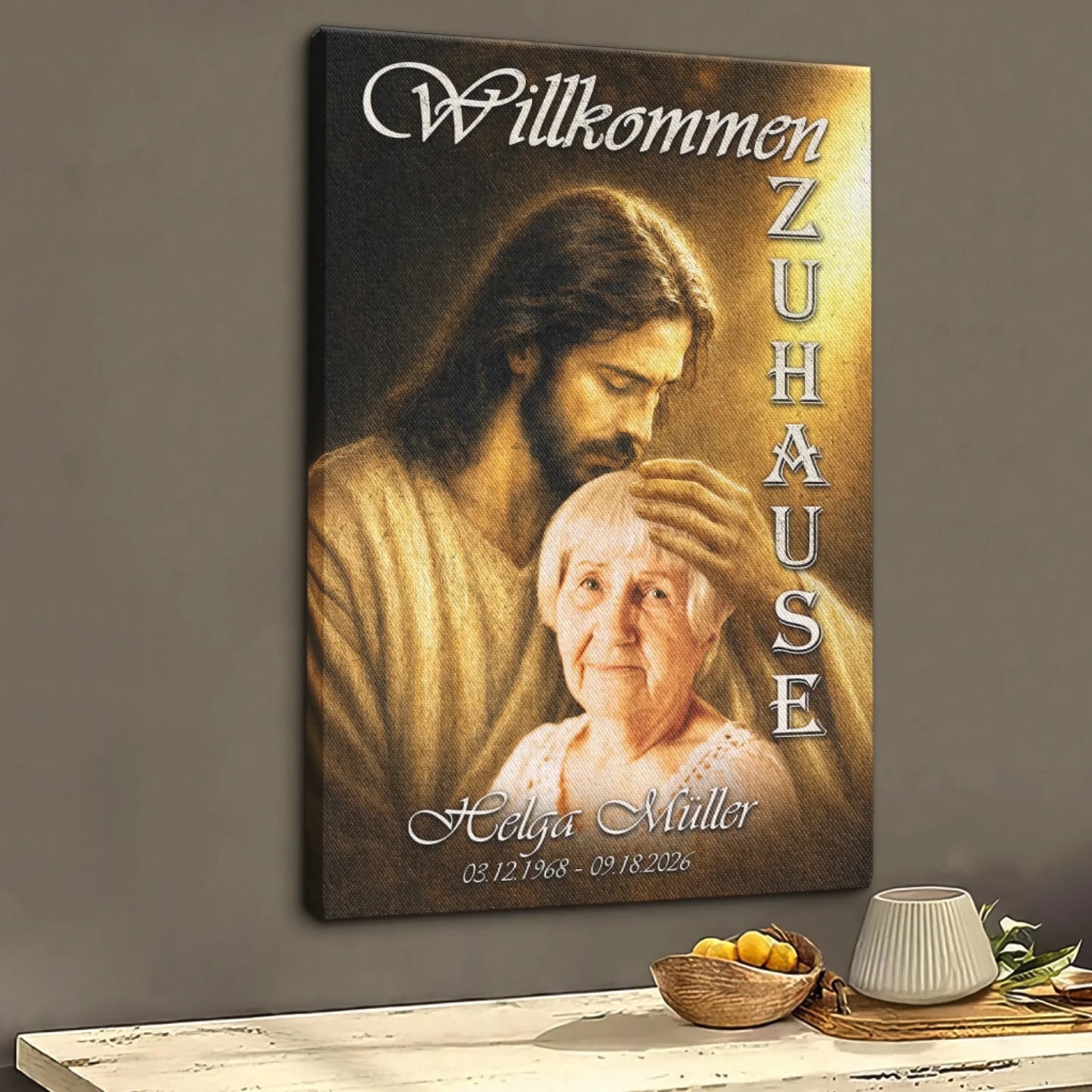 Personalisierte Leinwand mit Jesus Motiv Willkommen Zuhause fuer Helga Mueller als stilvolles Gedenkgeschenk