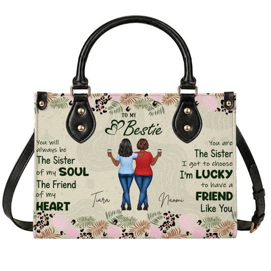 Personalized handbag featuring an illustration of two friends and custom names, perfect as a thoughtful best friend gift.