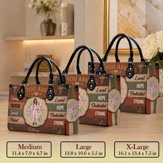 A size guide comparison for medium large and extra large personalized nurse handbags for medical professionals.