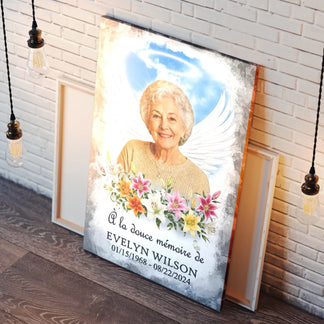 Toile murale personnalisée avec portrait, ailes d'ange et fleurs pour un cadeau souvenir émouvant.