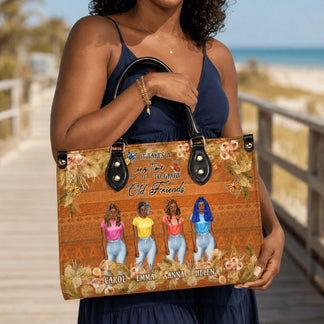 A woman holding a personalized handbag with an illustration of four friends and custom names, perfect for gifting.